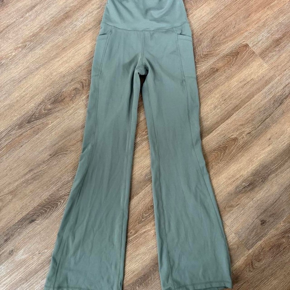 Yogalicious LUX Tribeca 7/8 Flare Pants in size S Solid sage green